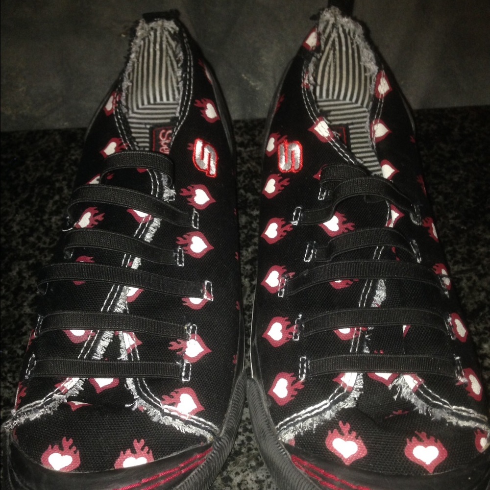 Skechers Cali RARE Heart With Flame Sneakers 8.5