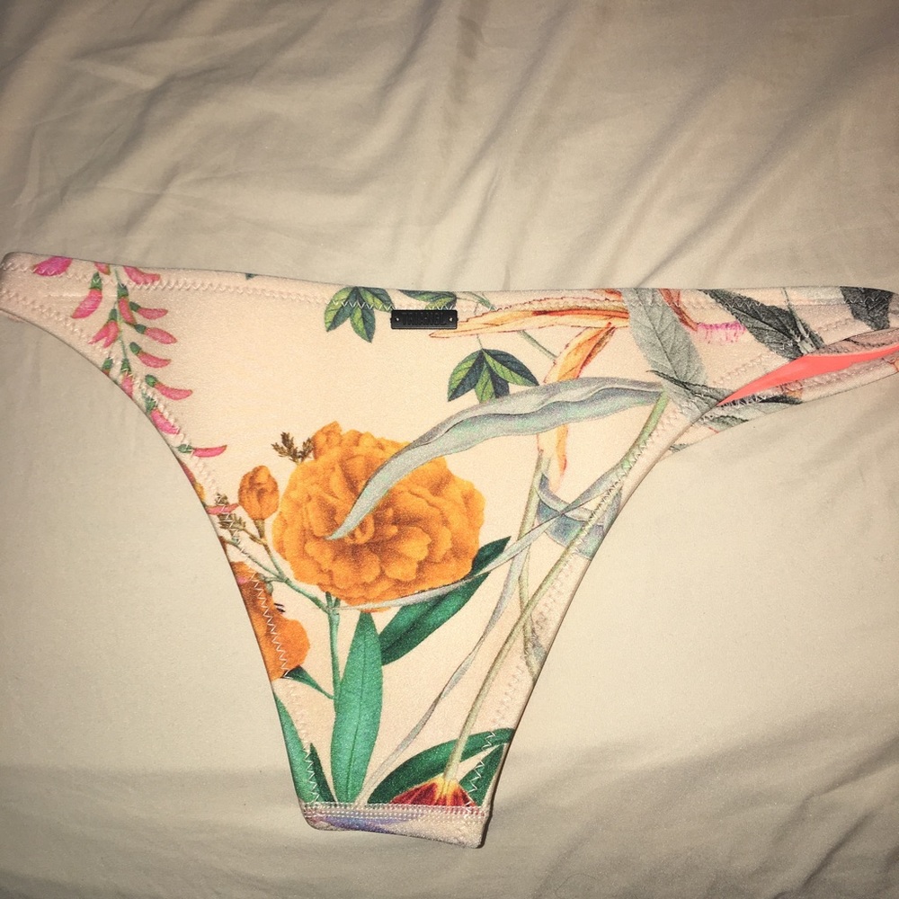 Triangl bottoms size medium