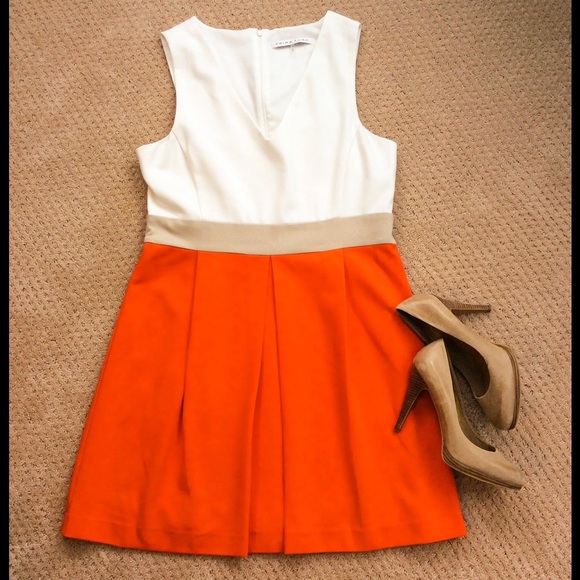 Trina Turk Dresses & Skirts - Trina Turk Araceli Dress 🎉ON SALE!🎉
