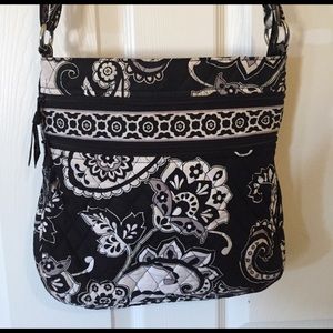 Vera Bradley cross body. Good condition.