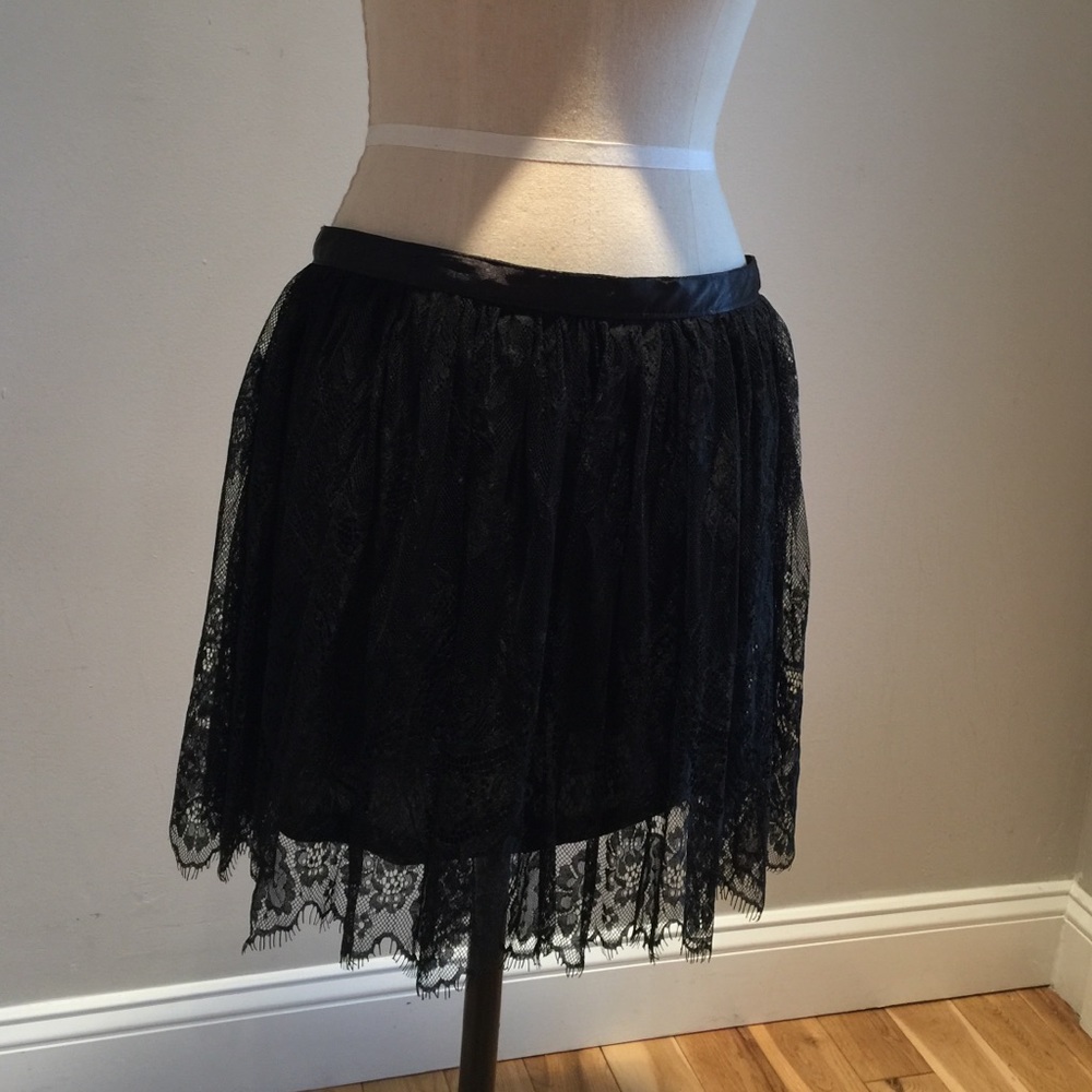 H&M Black Lace Flowy Mini Skirt Size 10 NWT
