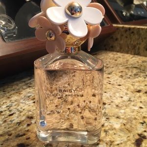 Marc Jacobs Daisy perfume (eau so Fresh)