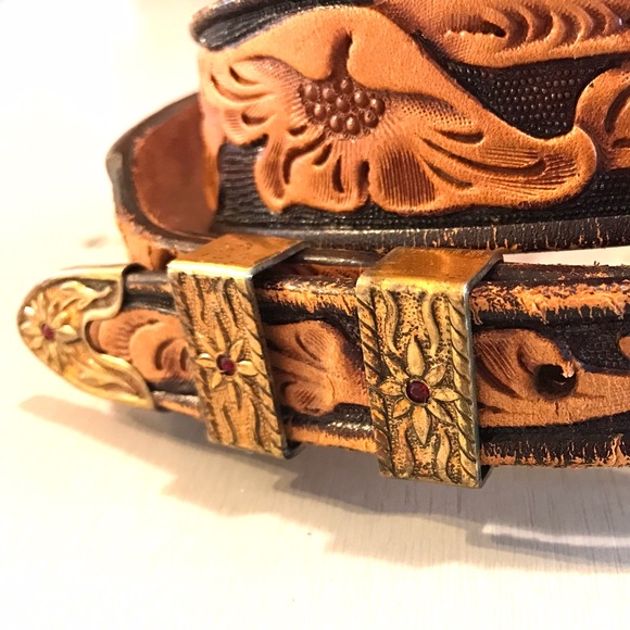Vintage Accessories - Beautiful Vintage Etched Leather Belt Vintage Accessories - Beautiful Vintage Etched Leather Belt