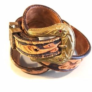 Vintage Accessories - Beautiful Vintage Etched Leather Belt Vintage Accessories - Beautiful Vintage Etched Leather Belt