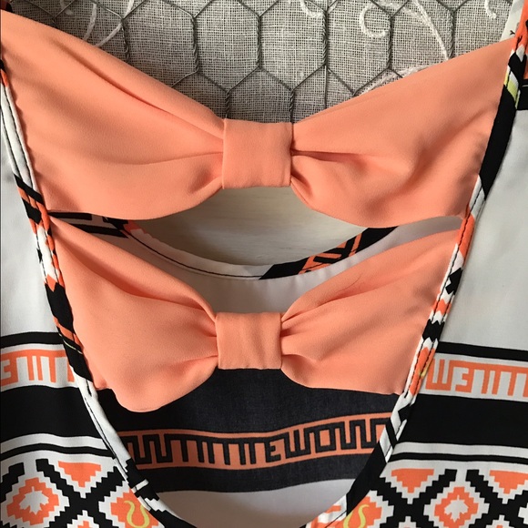 Aztec Blouse/Shirt, bow back - Picture 3 of 3