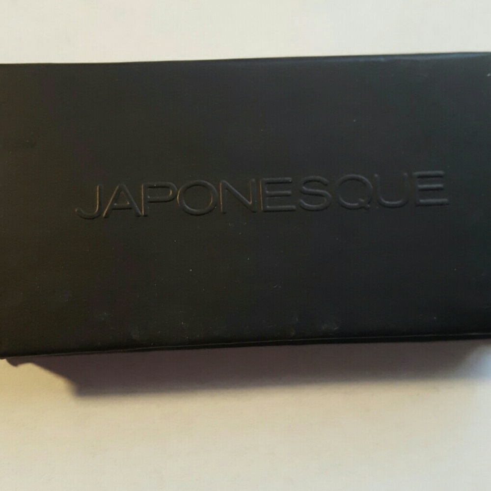 Japonesque highlighter
