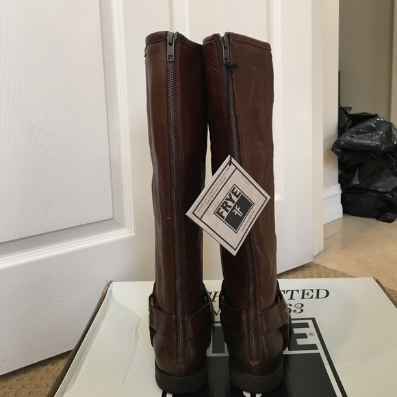 Tall brown boots! - Picture 2 of 4