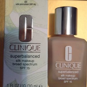 Clinique superbalanced SILK shade 01 NEW!