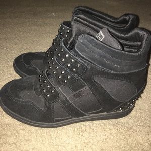 Black Spike Wedges