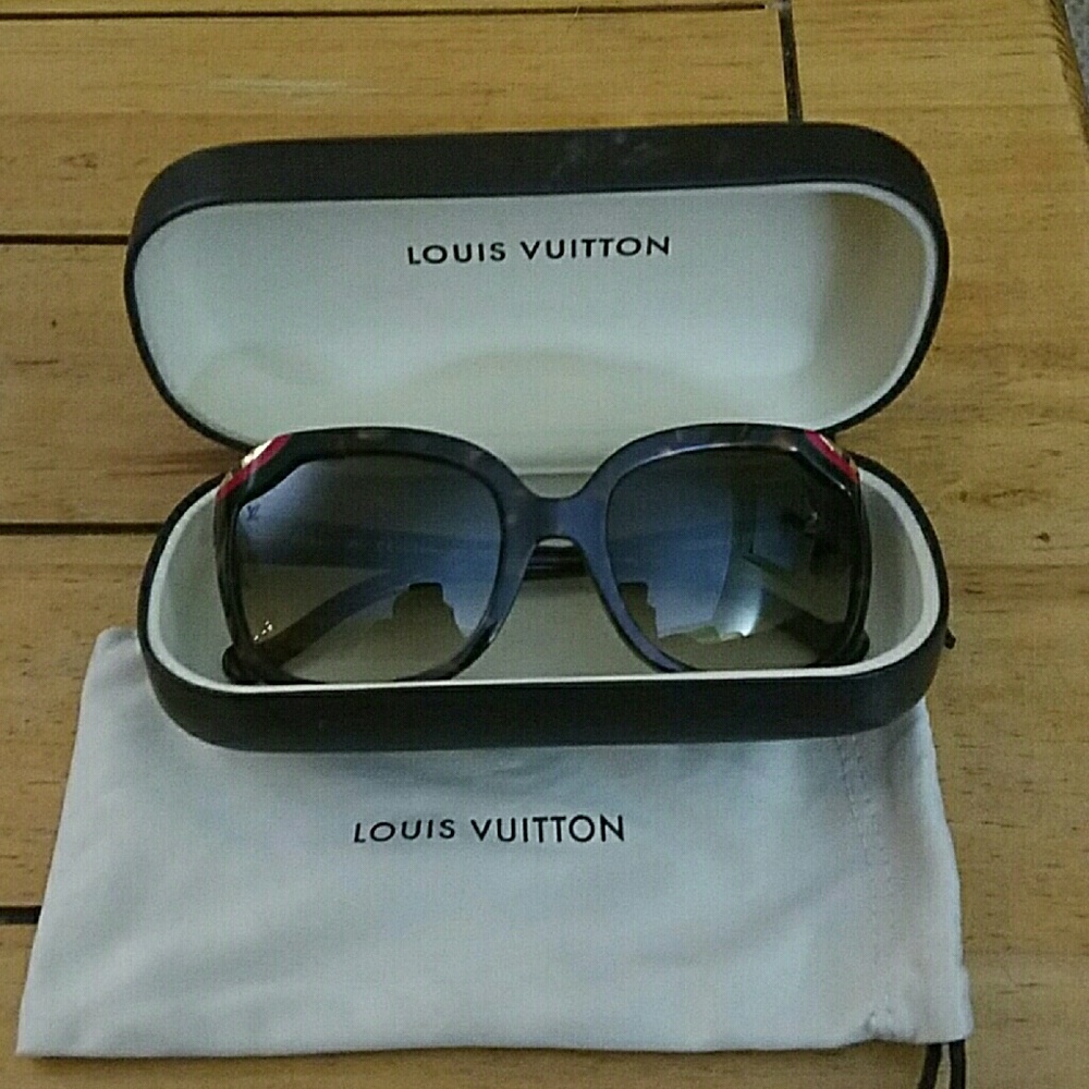 **Authentic Louis Vuitton Sunglasses **