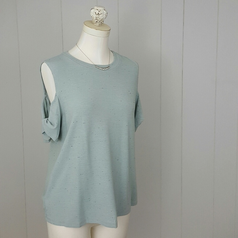 •-The Simone Top - Picture 2 of 7