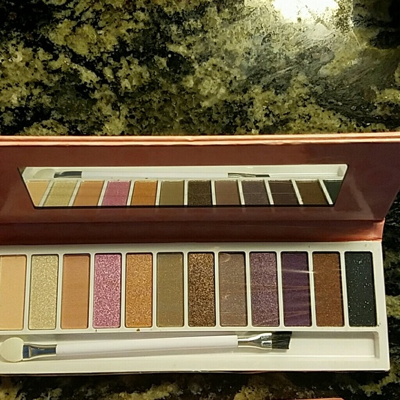 Bliss Golden dreams & Plum dreams eyeshadow. NWT - Picture 2 of 4