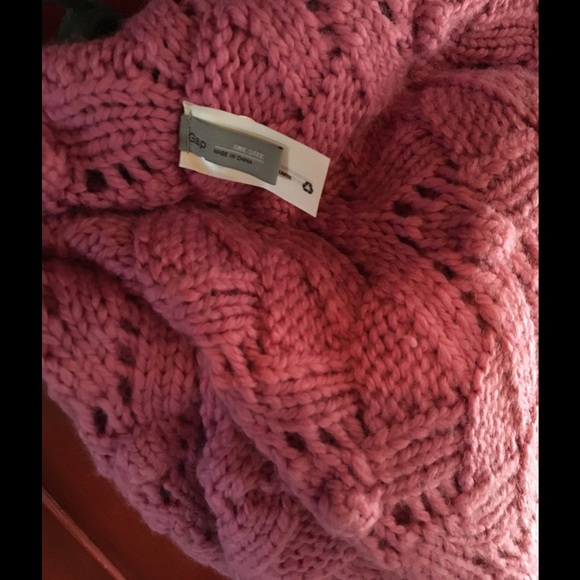 GAP Scarf - Picture 2 of 2