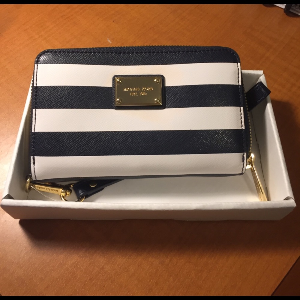 Michael Kors Essential Zip wallet