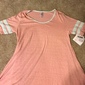 XS Lularoe Perfect T