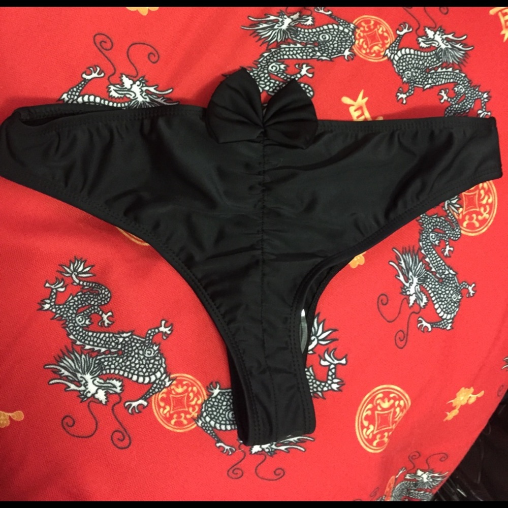 Cheeky, Ruched Swimsuit Bottoms. Read description!