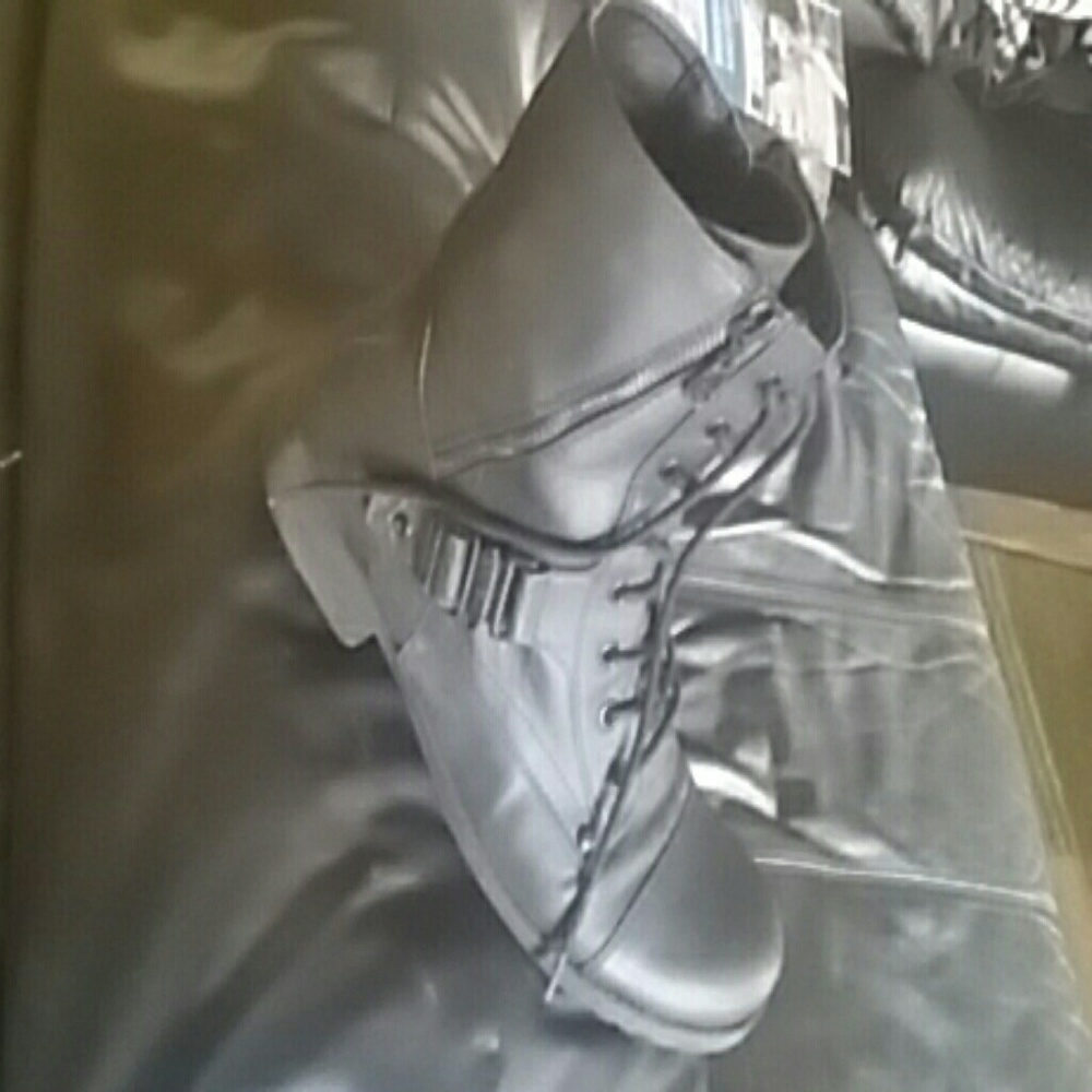 Guess boots