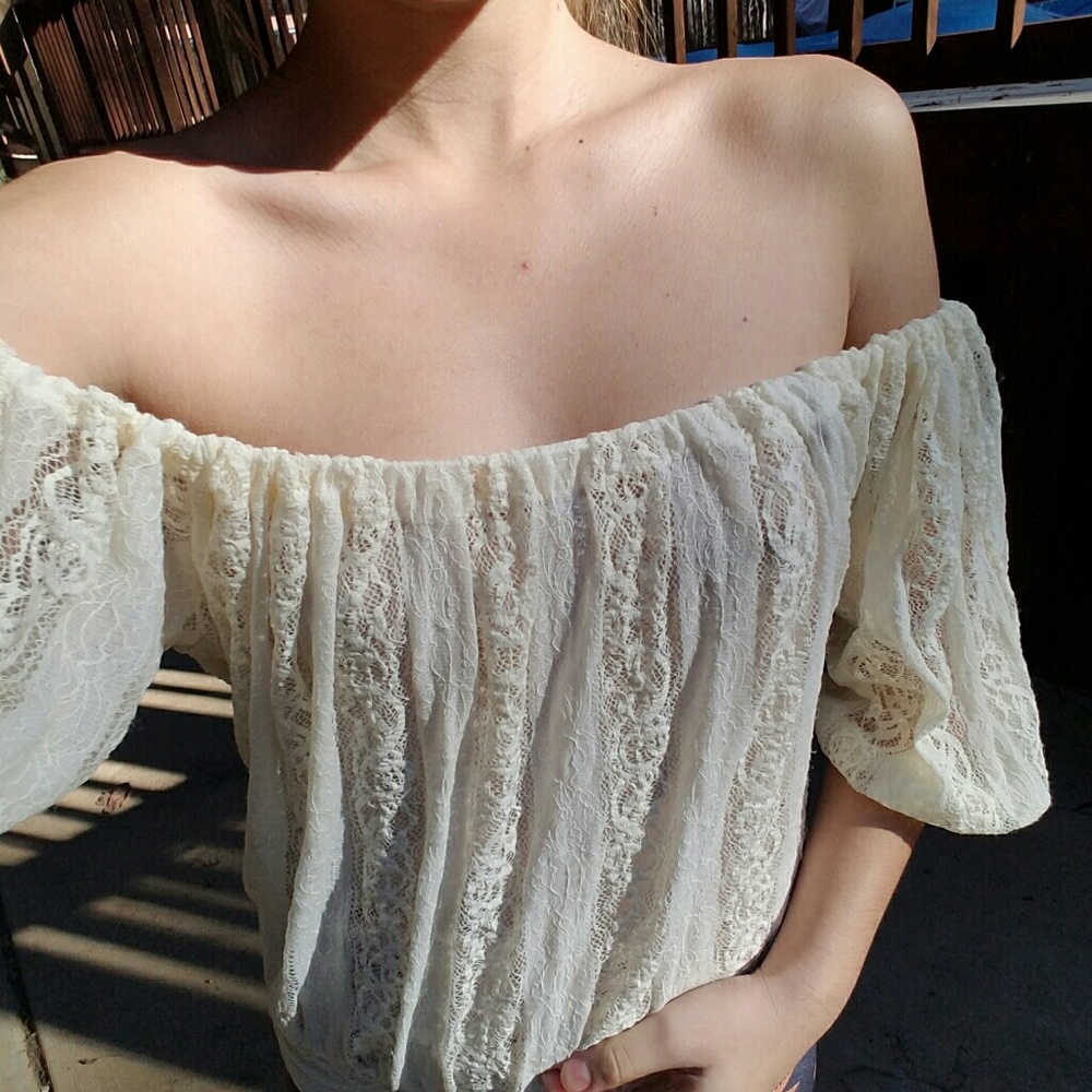 Lace cream bell sleeve top
