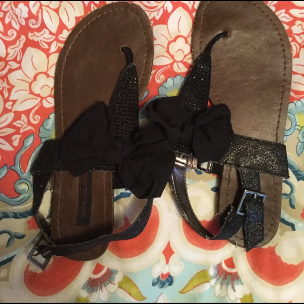 Sparkly black thong sandals with pretty bow