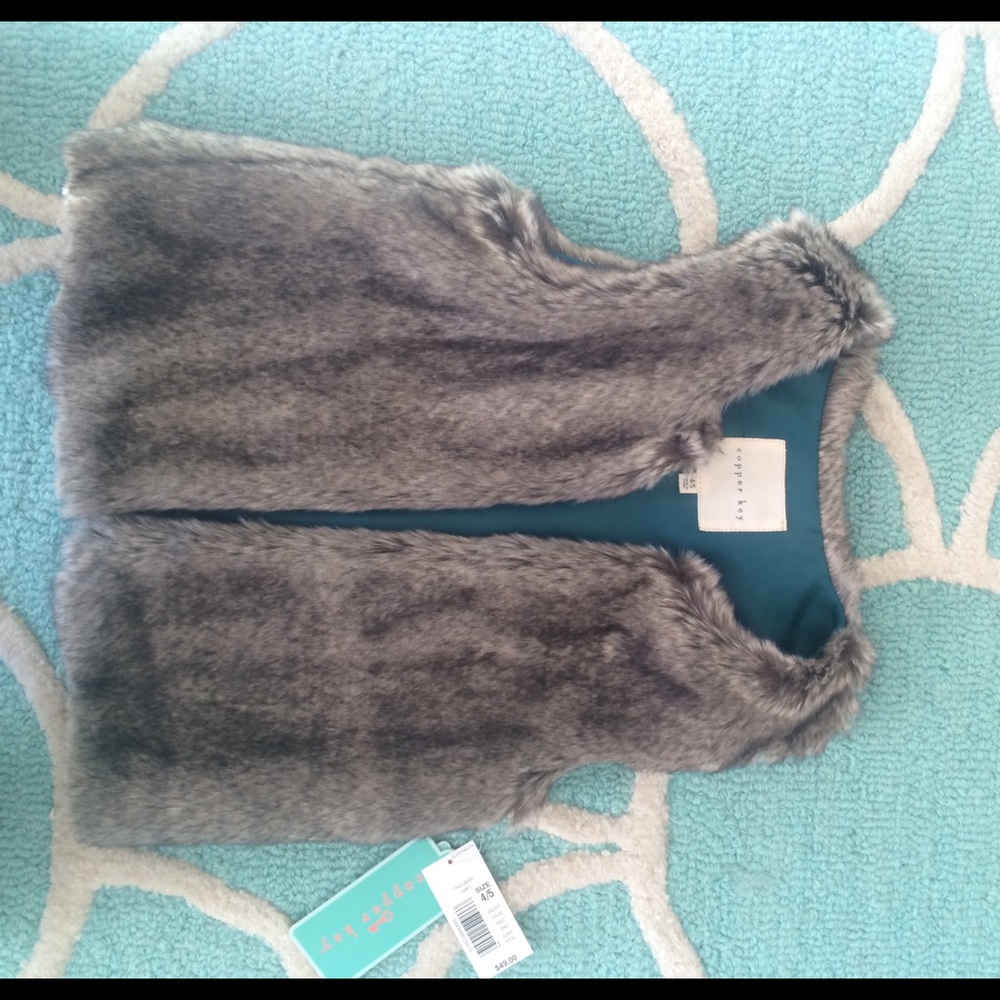 Girls size 4/5 with tags Copper Key faux fur vest