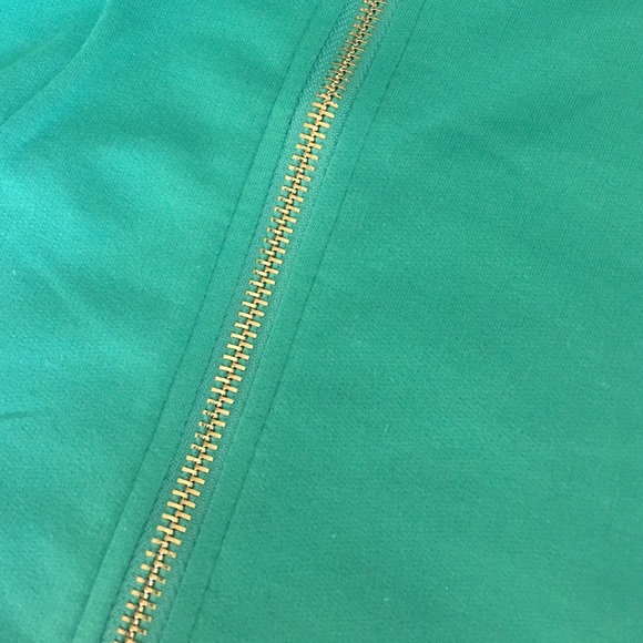 ✨Mint Green Long Sleeved Top W/ Back Zip Closure✨ - Picture 2 of 3