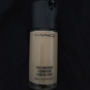 Mac Pro Longwear Foundation
