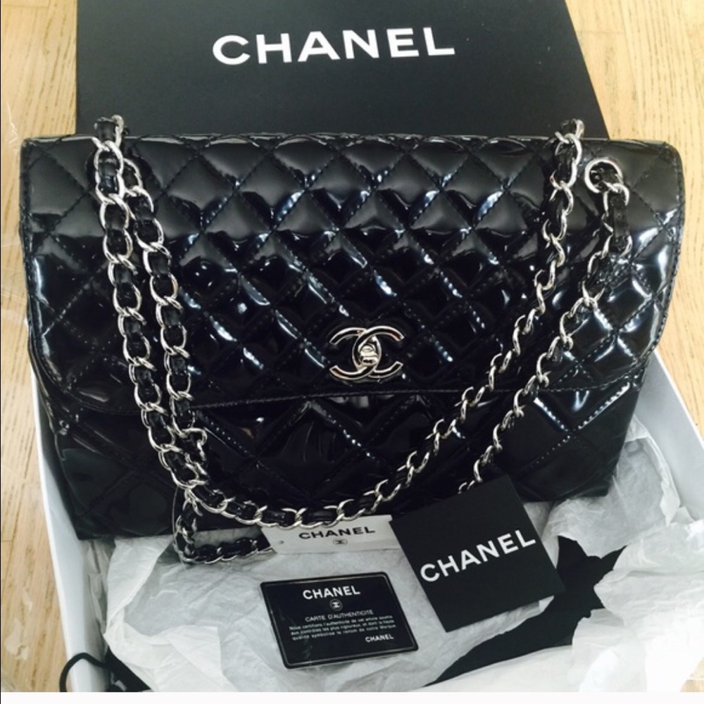 Classic Jumbo flap patent leather Chanel purse
