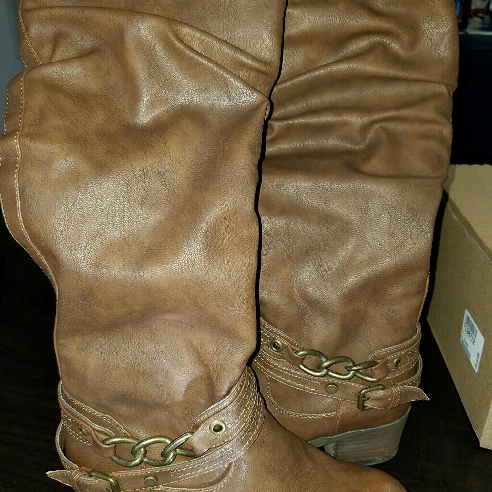 Carlos Santana Cassie boots