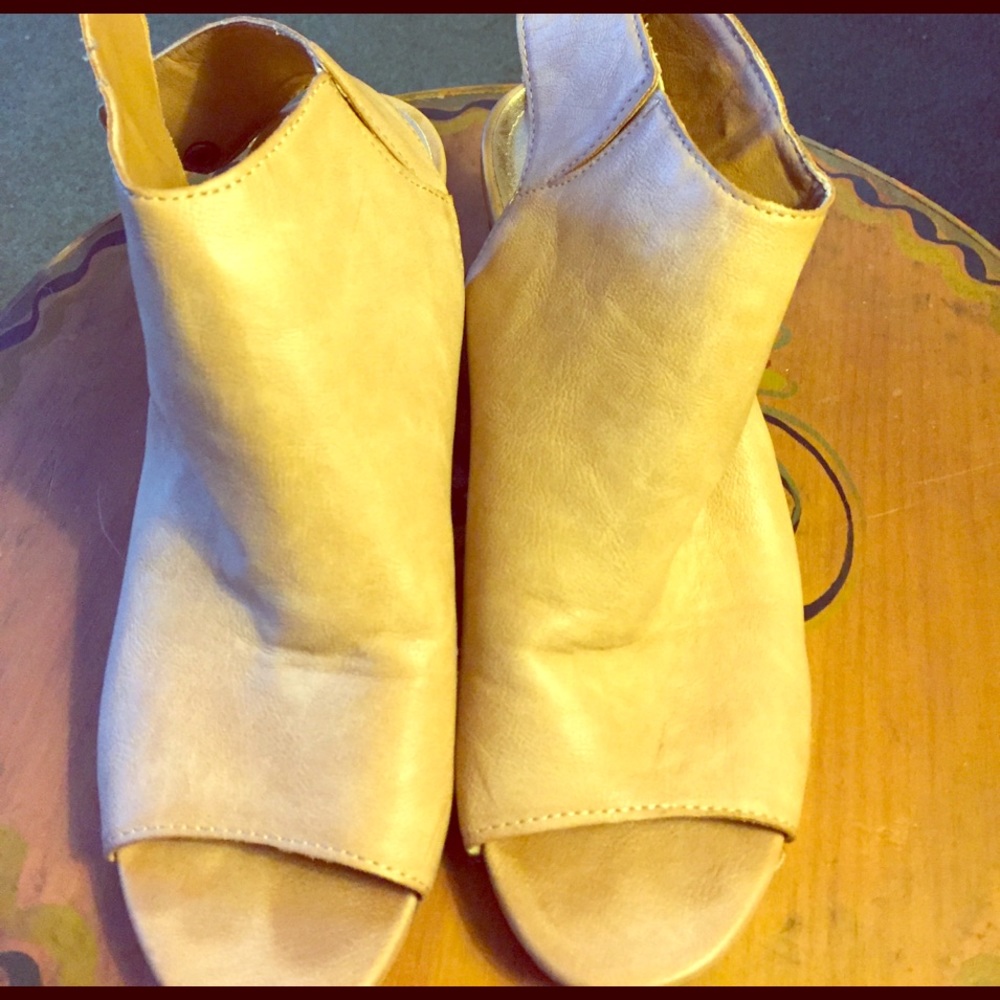 Madden Girl Block Wedge