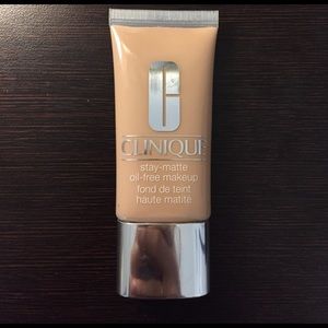 Clinique Stay Matte Oil-Free Foundation