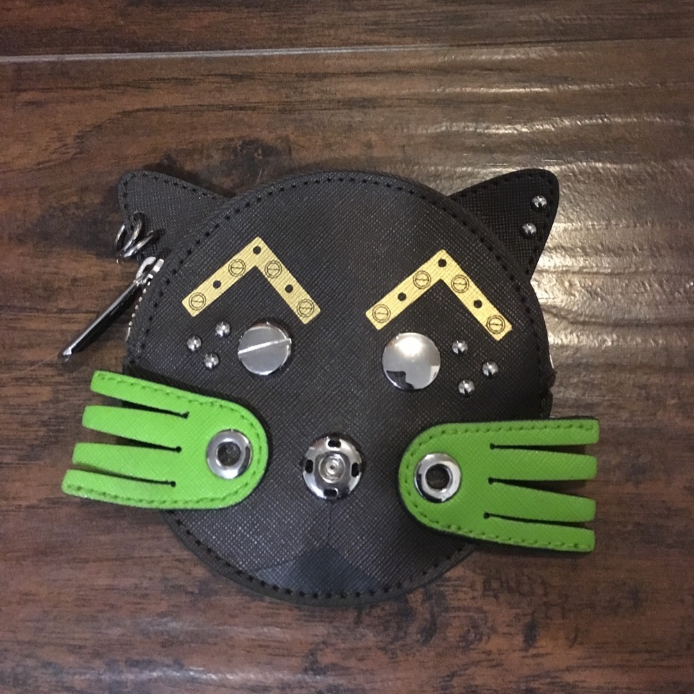 Adorable cat shaped coin purse by Marc Jacobs 😻