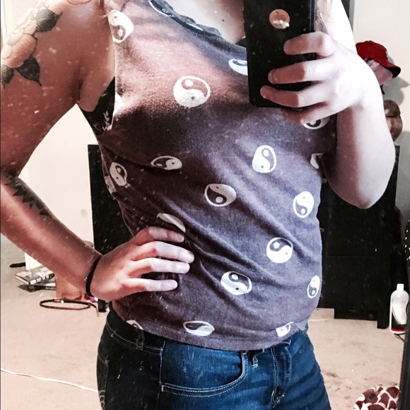 Maroon Yin Yang Tank - Picture 2 of 3
