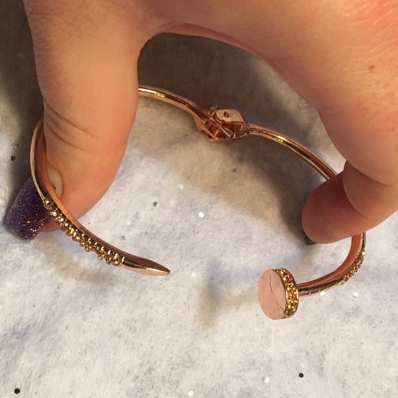(O3) Gold Nail Bracelet - Picture 5 of 5
