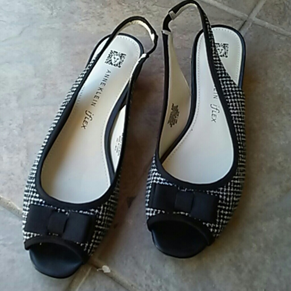 Brand New Anne Klein iflex Peep Toe Sandals