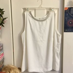 White tank top with pearl collar