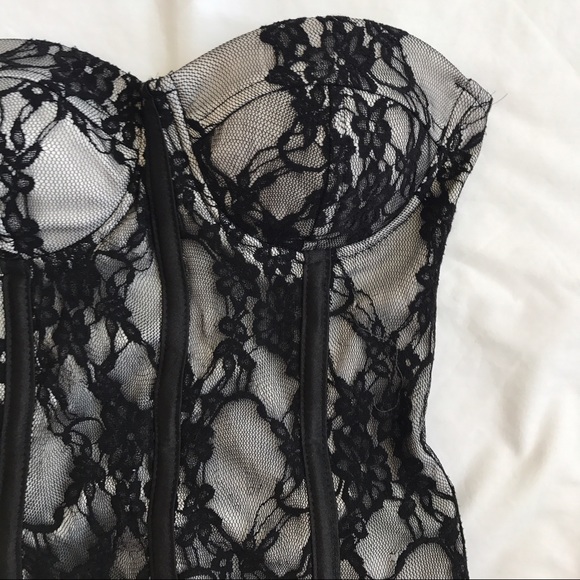 Lace Corset - Picture 2 of 2