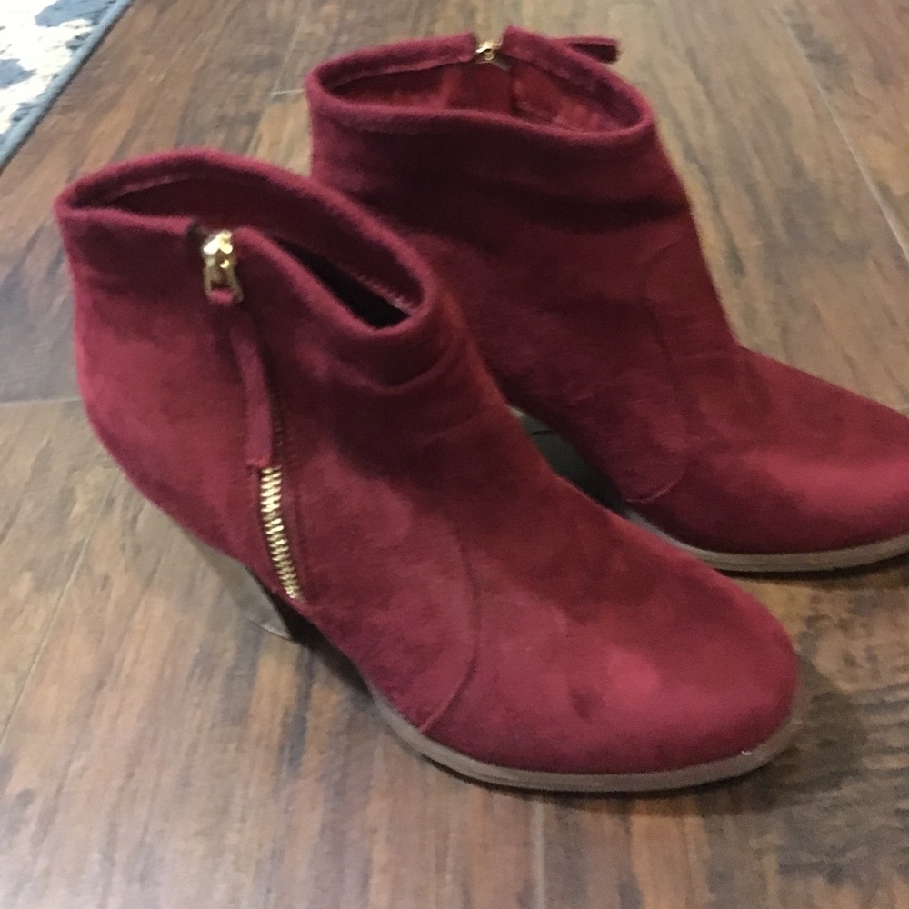 Cute red/burgundy booties