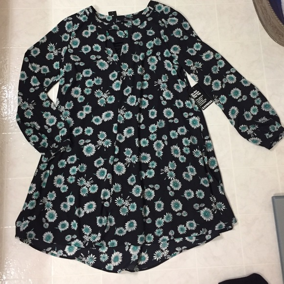 Express Cut-Out Pintucked Trapeze Dress - Picture 5 of 8