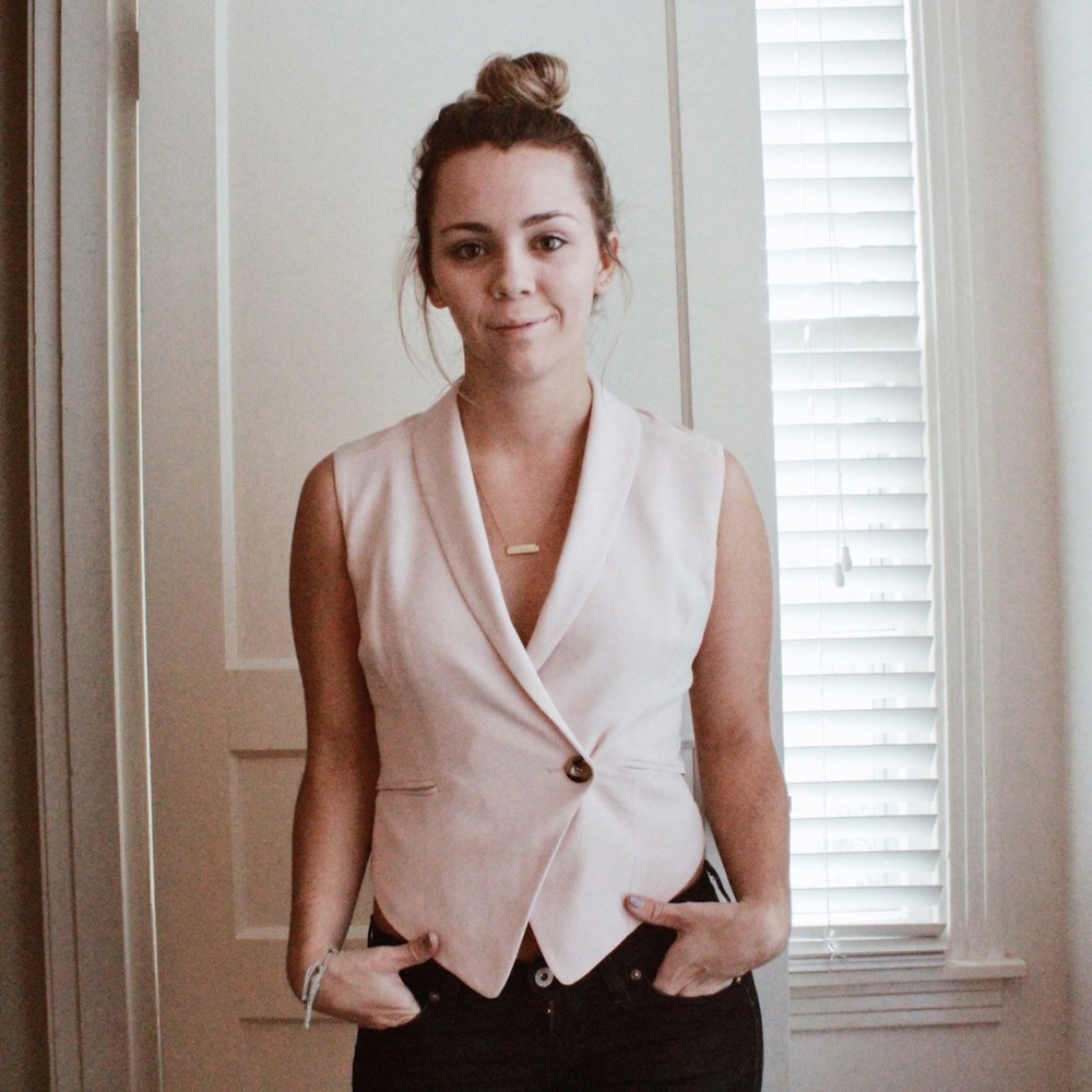 Bebe ADORABLE light pink vest