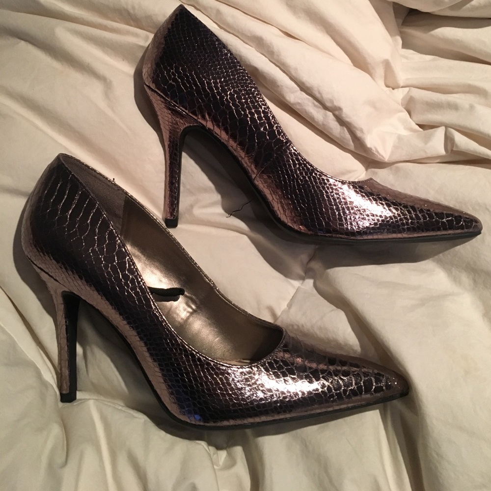 3 inch NEVER WORN heels!! 9 1/2