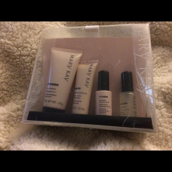 Sold ❤️Mary Kay Timewise Set❤️ NIP ❤️ - Picture 2 of 3