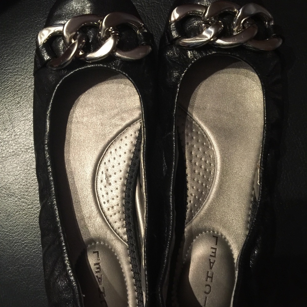 Black shoes made by Michael. Size 6 1/2 like new