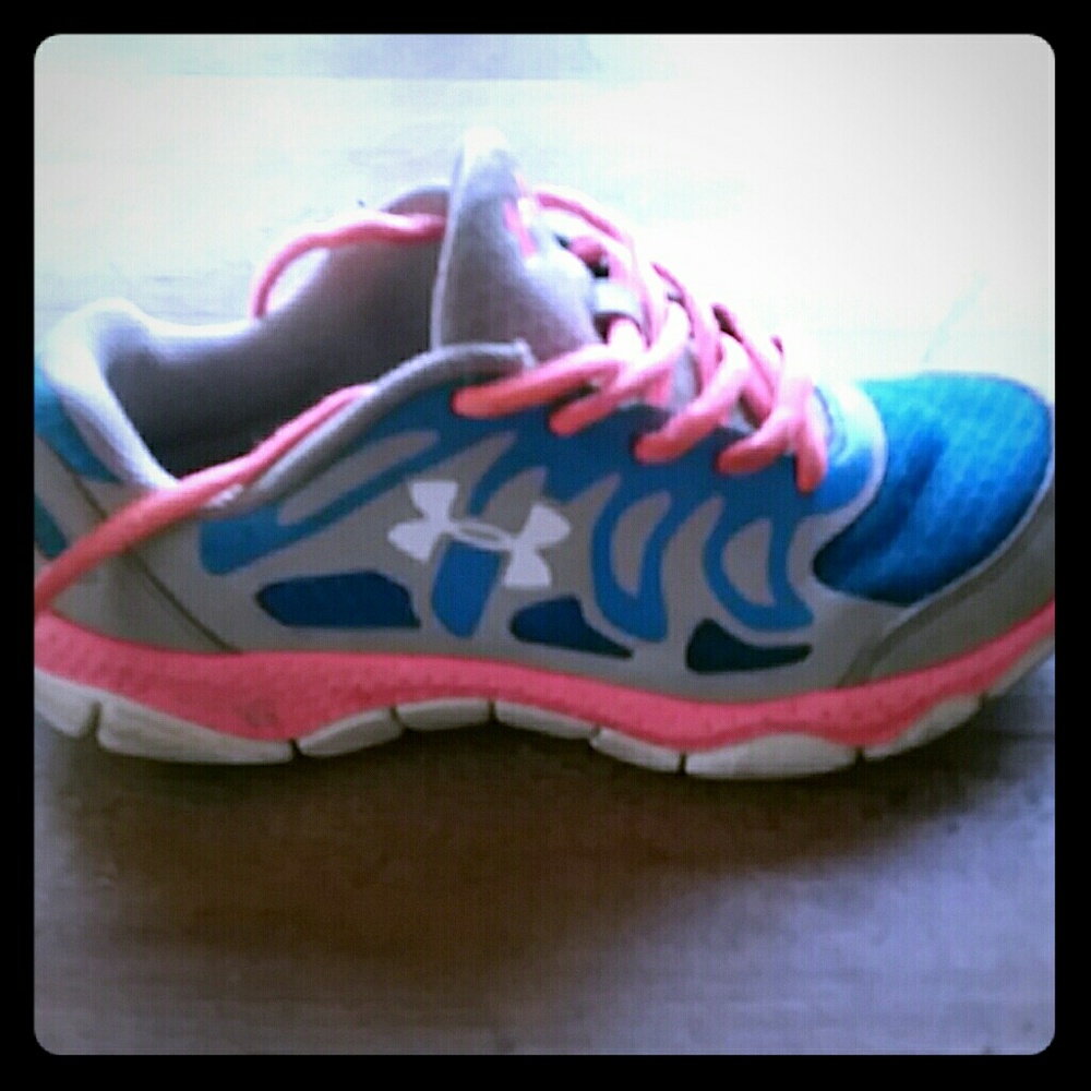 FLASH SALE! WAS $40 Under Armor girl tennis shoes