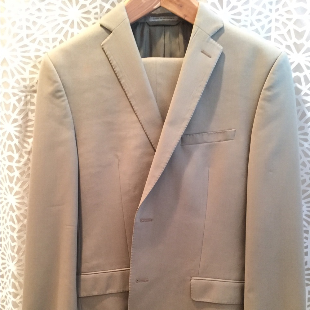 Joseph Abboud Tan Suit, 41R