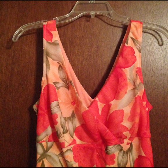 Coral and green maxi dress - Picture 2 of 2