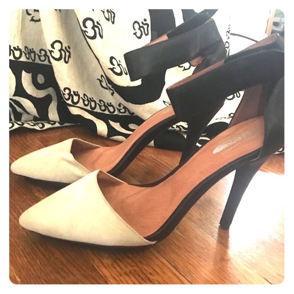 Brand new Jeffrey Campbell Black and Tan stilettos