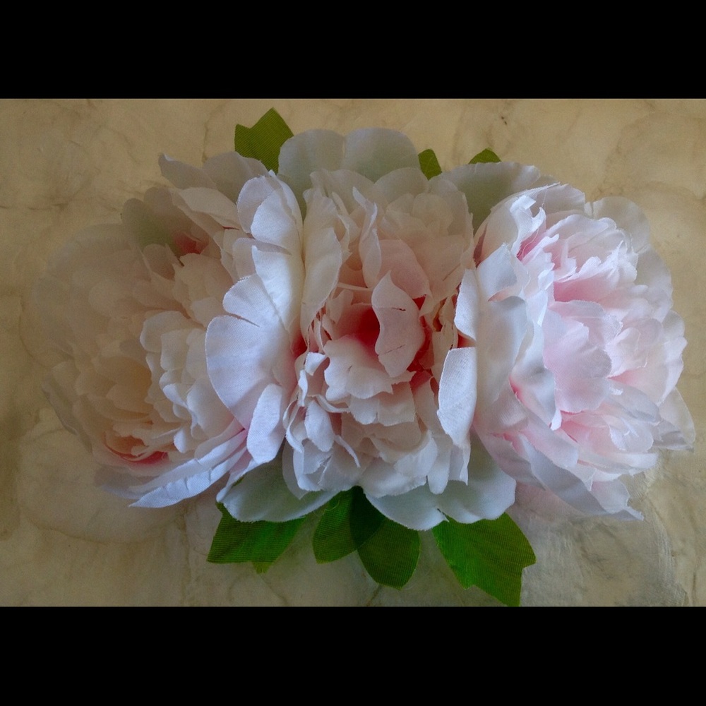 White and pink flowers hair clip ( bridal)