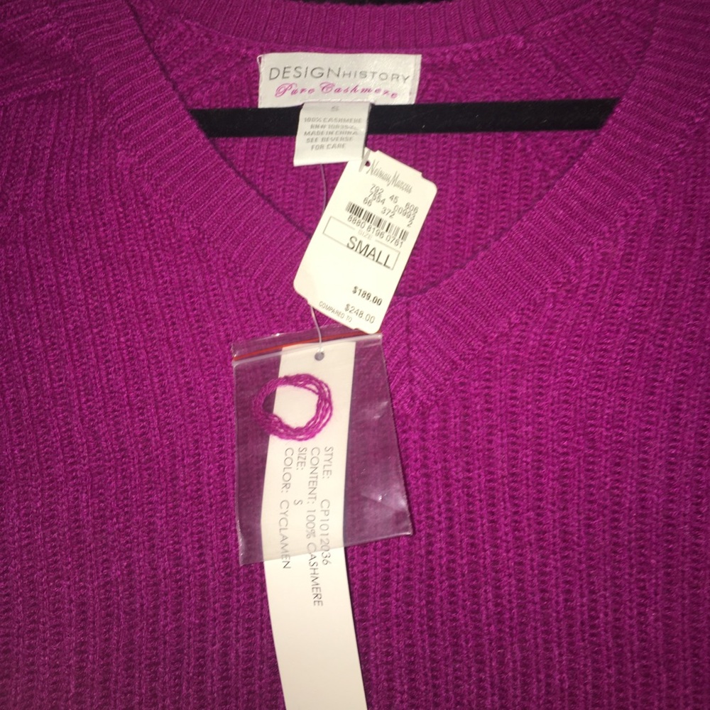 Design History- Neiman Marcus sweater/ size small - Picture 2 of 3