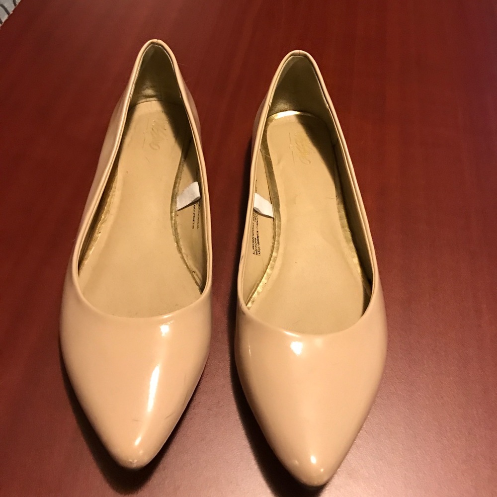 Tan flats