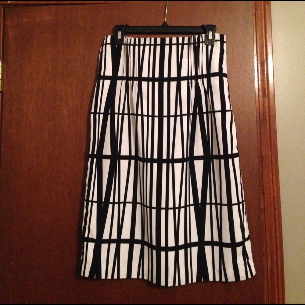 High waist, knee length skirt